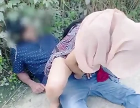 Hijab desi girl fucked back jungle with her boyfriend