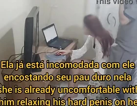 Novinha sozinha em casa recebe o manutencista tarado! 