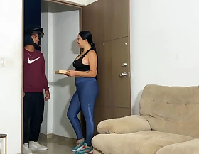 Busty Colombian babe receives skinny delivery guy fucked with a tip