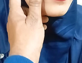 Muslim Desi Bhabhi Jaan Ke Rasil Lips Ko Chus Chus Lal Kar Diya, Muslims Lip Giving a kiss Added to Fucking