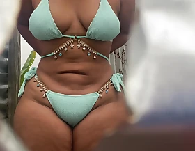 Girls showing off in dressing room REAL VIDEOS